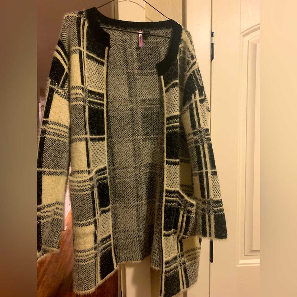 LovebyDesign by “Buckle” Super Soft Cardigan Sweater